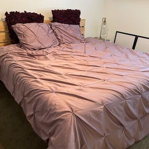 Queen Tufted comforter set